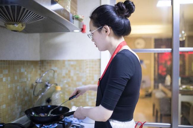 上门做饭服务为何能在短时间内成为高收入职业 千亿市场悄然崛起