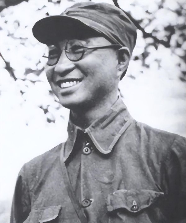 常胜策略 谭政谈完话准备离开，毛主席突然叫住：你数一数毛泽东多少笔画